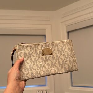 MICHAEL KORS Clutch